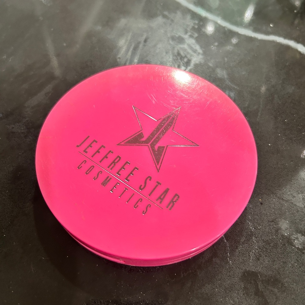 Jeffree Star Skin Frost in Lavender Snow - Picture 2 of 4
